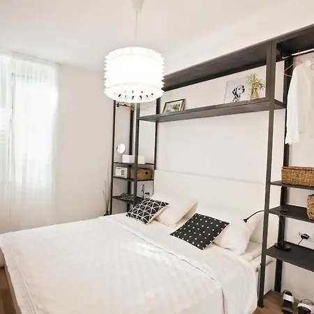 Batchae, Two Bedroom Flat Near Bacvice *